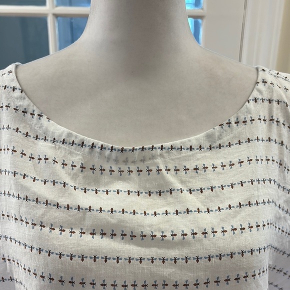 Cynthia Rowley rayon sleeveless top.white w/honeybee design. Size XL - Picture 1 of 6